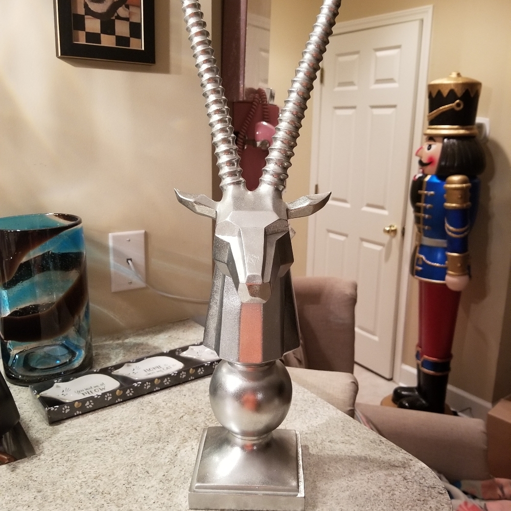 Antelope Statue - Picture 2 of 2